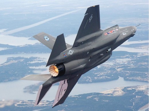 The federal government is apparently close to making a decision on whether to buy the F-35 or do an open competition.