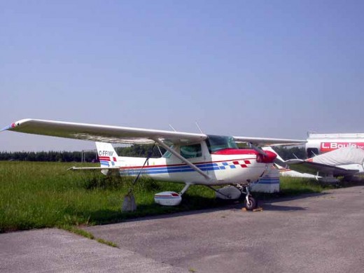 A Cessna 150 Aerobat CFFIW was involved in an accident near Saint-Hubert Airport.