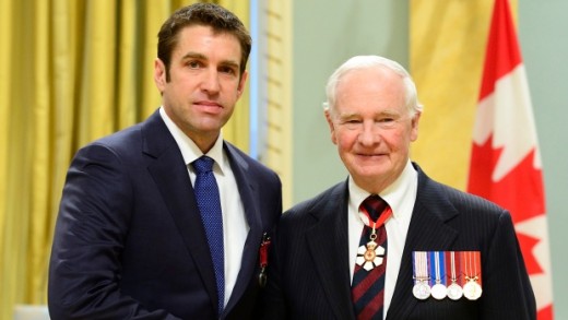 Pilot James Kitchen received Medal of Bravery from Governor General David Johnston.