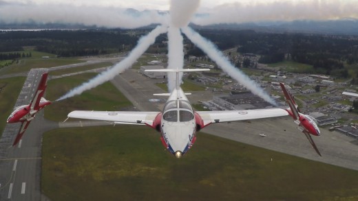 FA03-2015-0001-12 The Canadian Forces Snowbirds perform over British Columbia, in April 2015. Image: Snowbirds TankCam FA03-2015-0001-12 Les avions Snowbirds des Forces canadiennes effectuent des manÏuvres au-dessus de la Colombie-Britannique en avril 2015. Image: Snowbirds TankCam