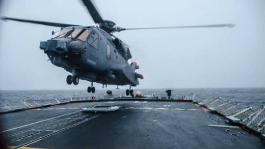 CH-148 Cyclone lands on the deck of HMCS Halifax. Photo by Ordinary Seaman Kwan